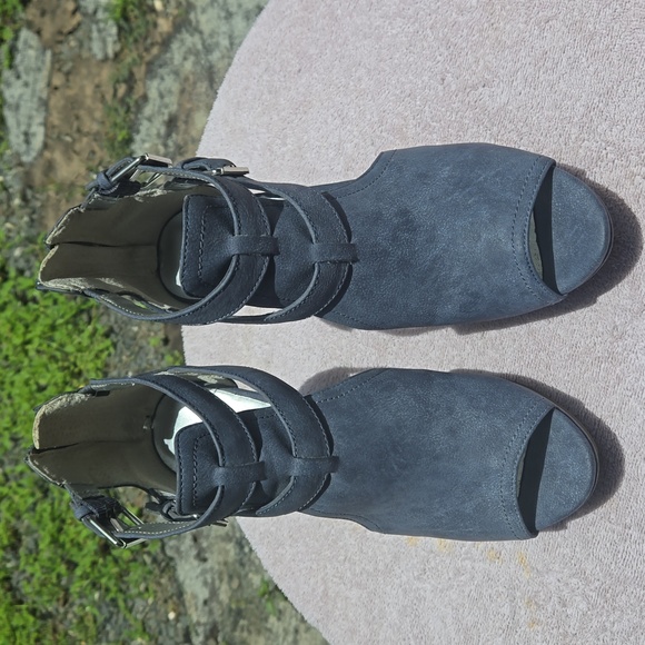 Guess open toe stacked heel suede platform booties - Picture 2 of 6